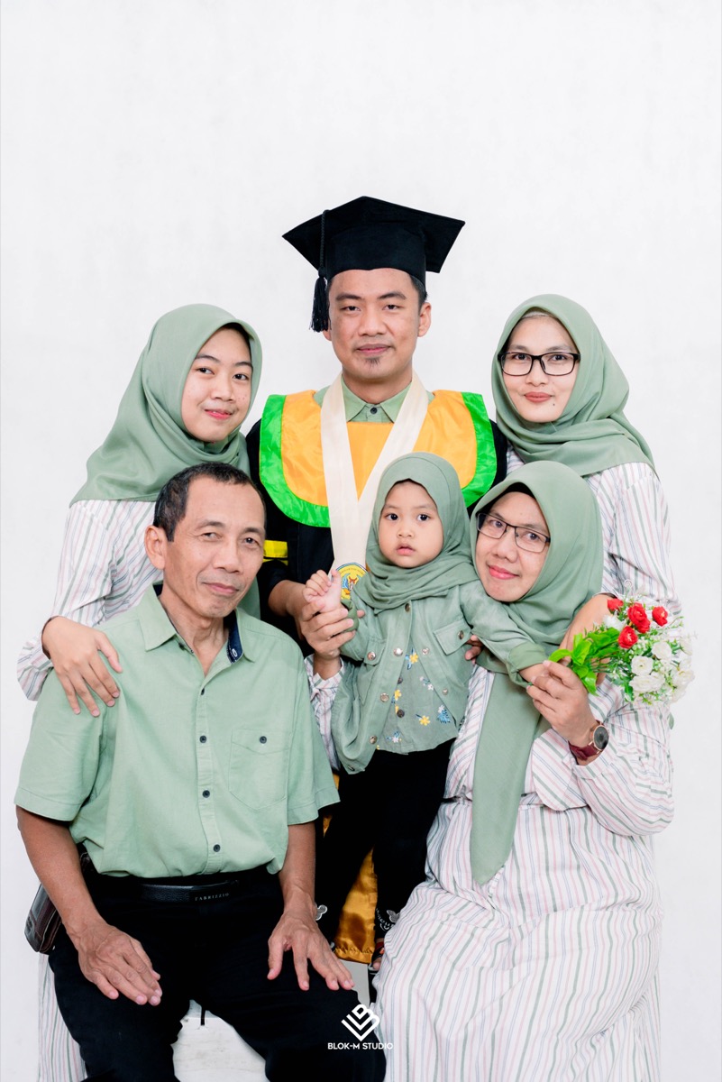 Foto Wisuda dan Studio Portrait BLOK M Studio Brebes